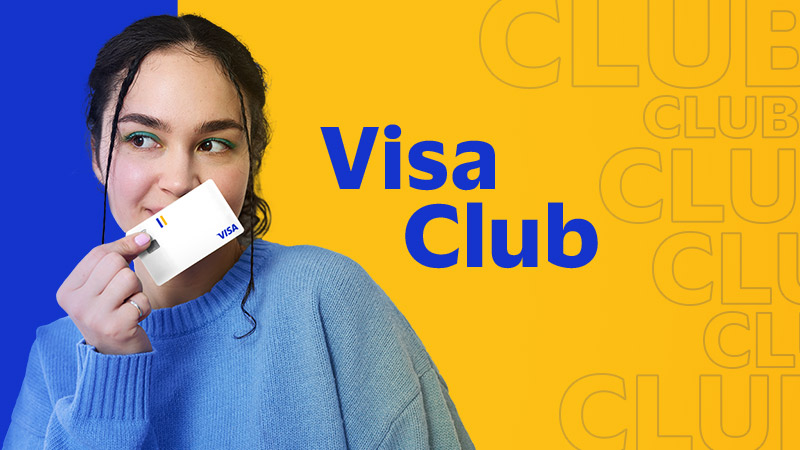 Chica con una tarjeta VIsa